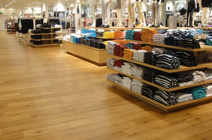 Local con piso vinílico