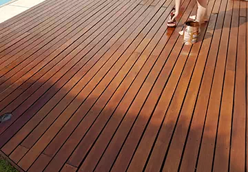 Proceso de mantenimiento de pisos deck en Buenos Aires