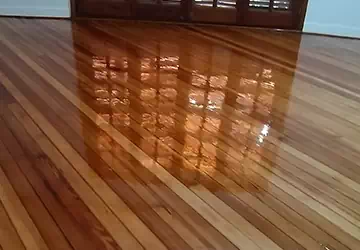 Proceso de plastificado de pisos de madera en Buenos Aires